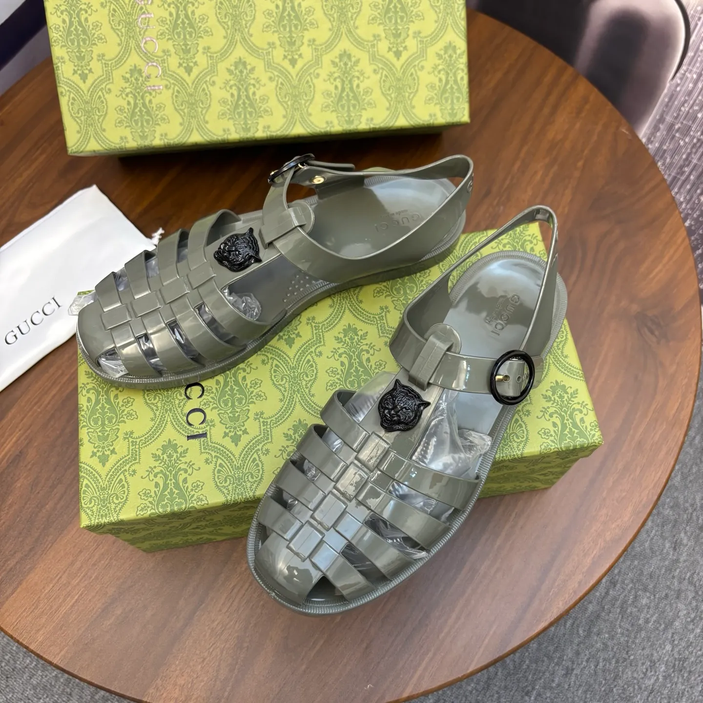 Men's shoes: 260💰[Gucci] sandals, counter quality, top-quality original items, real photos! Original T men's shoes 💰PU material, fine workmanship, comfortable; genuine 1:1 replica Size: 36 ~ 46
